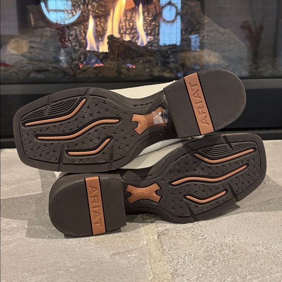 Ariat Round Up Bliss,distressed ivory leather cutouts w/glitter underlay,ATS - Picture 9 of 13